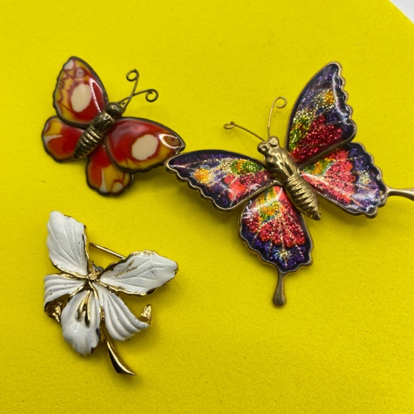 Vintage Brooch Lot Butterflies & White Flower Enameled Naturecore - Picture 3 of 8